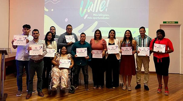 Hello Valle empieza a dar frutos: se gradúan los primeros 18 participantes - Hello Valle shows results with its first 18 graduates